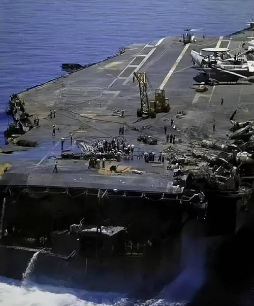 法国航母1000名舰员感染，新冠击倒航母，美海军问题在哪？