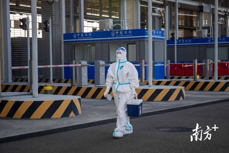 口岸城市疫情防控新举措：设缓冲区及离境核酸证明要求